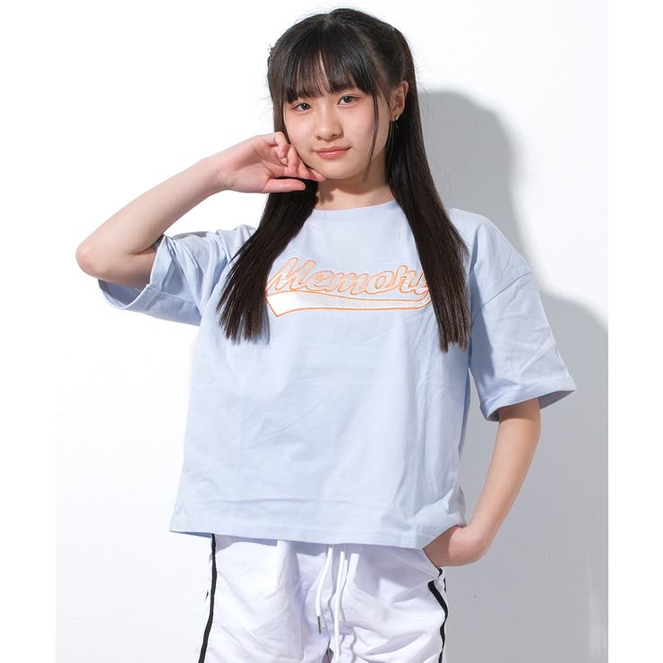 サックスブルー | ショート丈ロゴアップリケTシャツ トップス 半袖 | 子ども服 SHUSHU