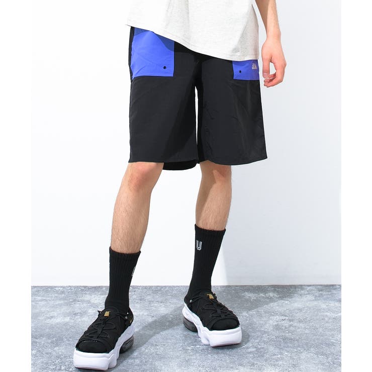 ブラック
