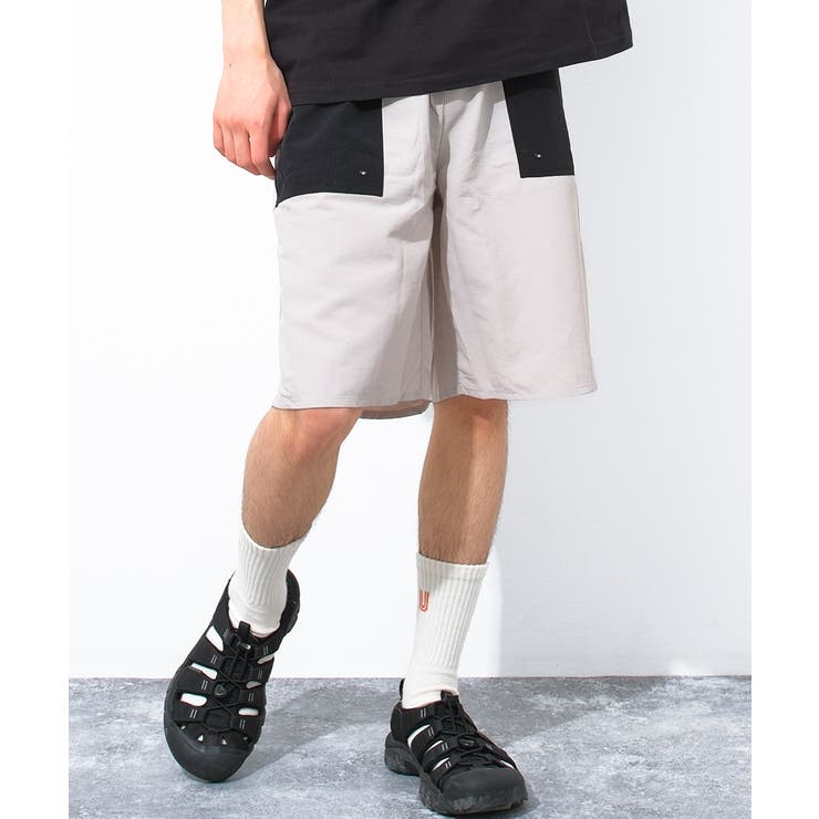 グレー