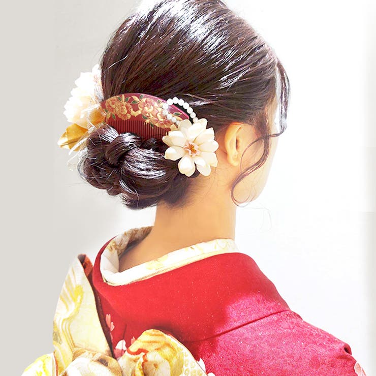 喜ばれる誕生日プレゼント 花柄デザインの漆塗り櫛 血なまぐさく 工芸品