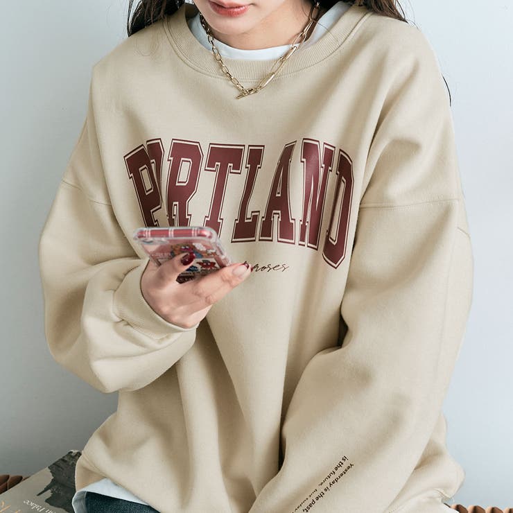 大人カジュアルスタイルに。カレッジロゴクラックプリント裏起毛