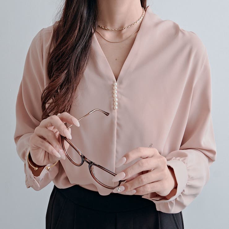 ピンクベージュ | パールVネックブラウス シャツ シフォン | kirakiraShop 