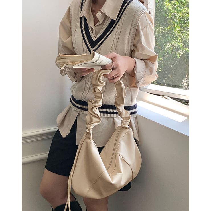 くしゅくしゅストラップハーフムーンバッグ 鞄 かばん[品番 くしゅくしゅストラップハーフムーンバッグ 鞄 かばん[品番