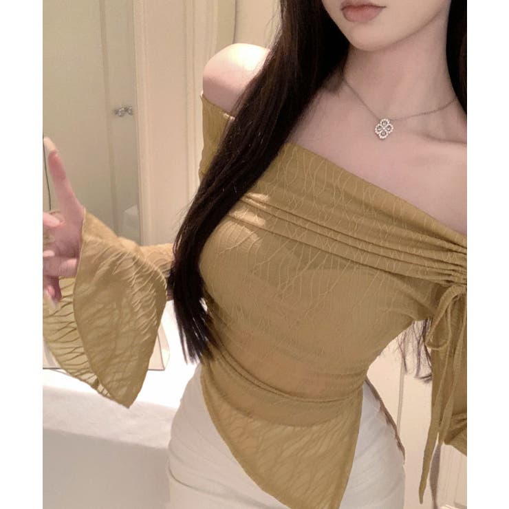 【美品】Acka.オフショルダー チュール トップス 美品】acka チュールオフショルダートップス 春服 ホワイト