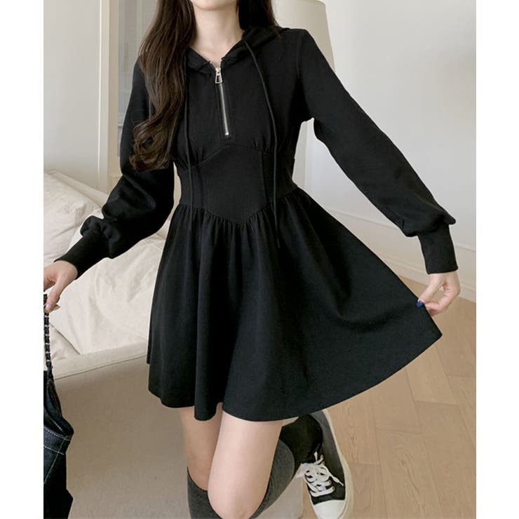 黒いゴルフワンピース ウエストゴム付き imgrc0094513762.jpg