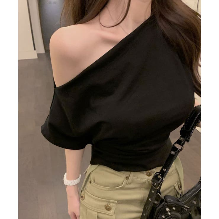オフショルダーサイドギャザーTシャツ 2色 トップス[品番