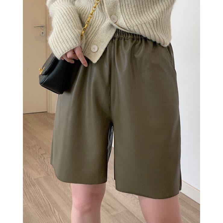 フェイクレザー切りっぱなしショートパンツ 2サイズ ボトムス フェイクレザー切りっぱなしショートパンツ 2サイズ ボトムス