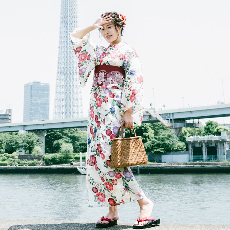 専用Y3130◆美品 洗える夏着物 紅梅 桜 蝶 小紋 高級浴衣 京染浴衣 浴衣単品 「桜と菊と風鈴」 濃茶地 箔入り 綿紅梅 綿