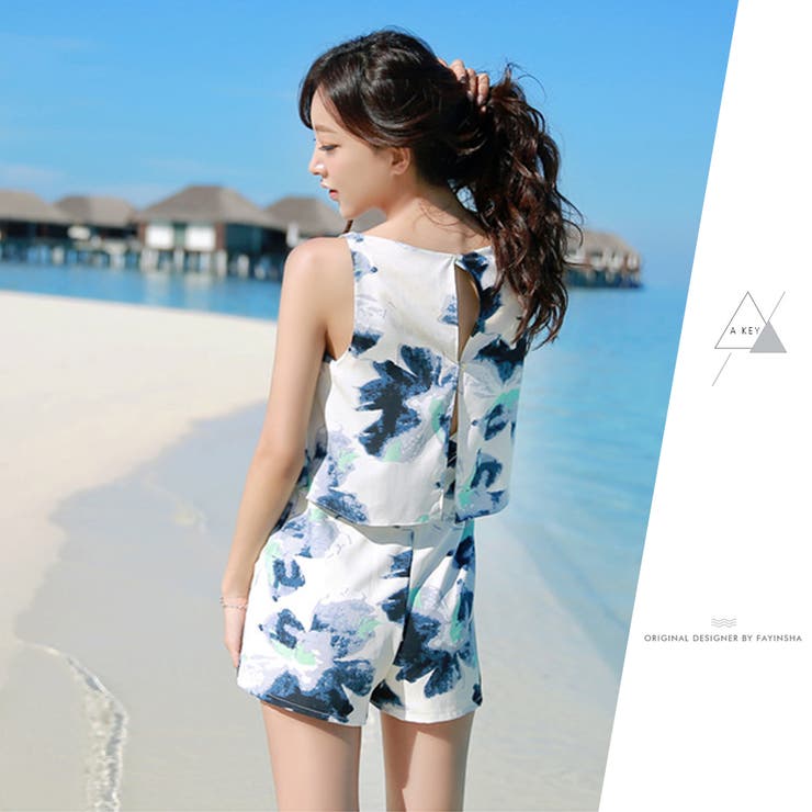 最大限お値引きla PERLA ベージュ水着 セパレート ストールセットアップ WEB限定のStyling SetのSwimwearとActivewearのコーディネート