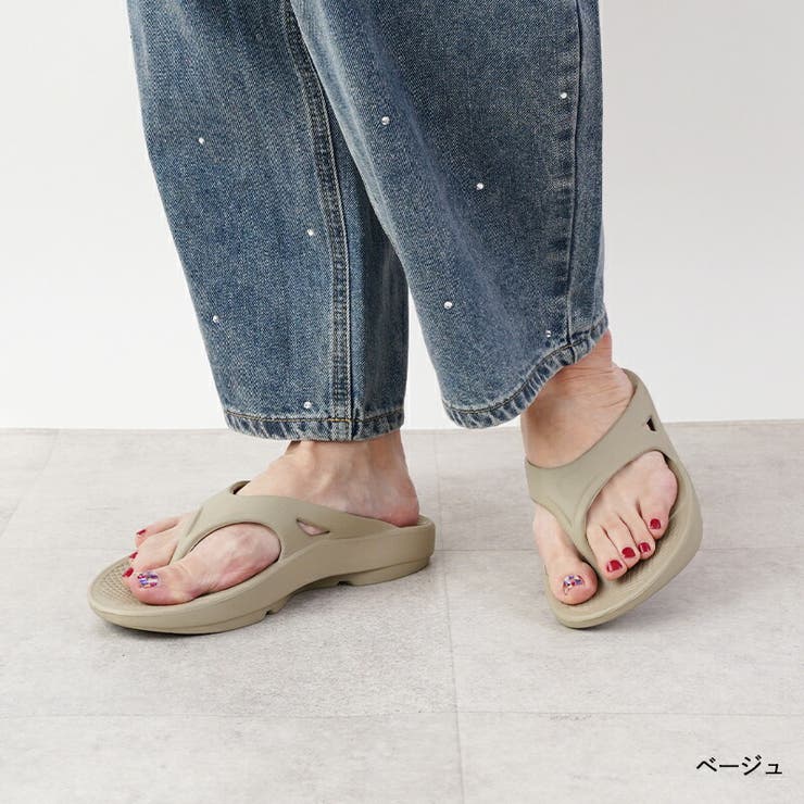 ベージュ