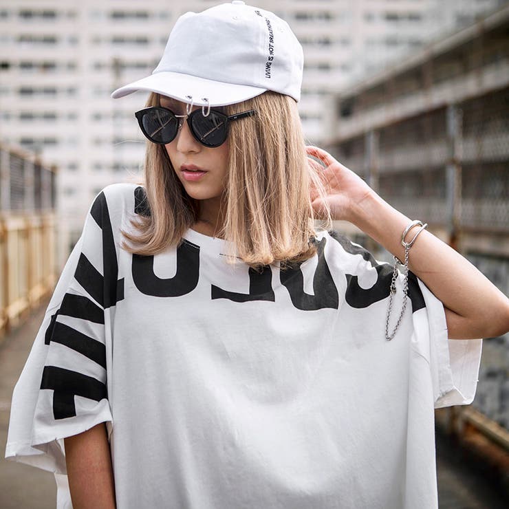 Big英文字プリントtシャツ 品番 Lylw Layla ライラ のレディースファッション通販 Shoplist ショップリスト