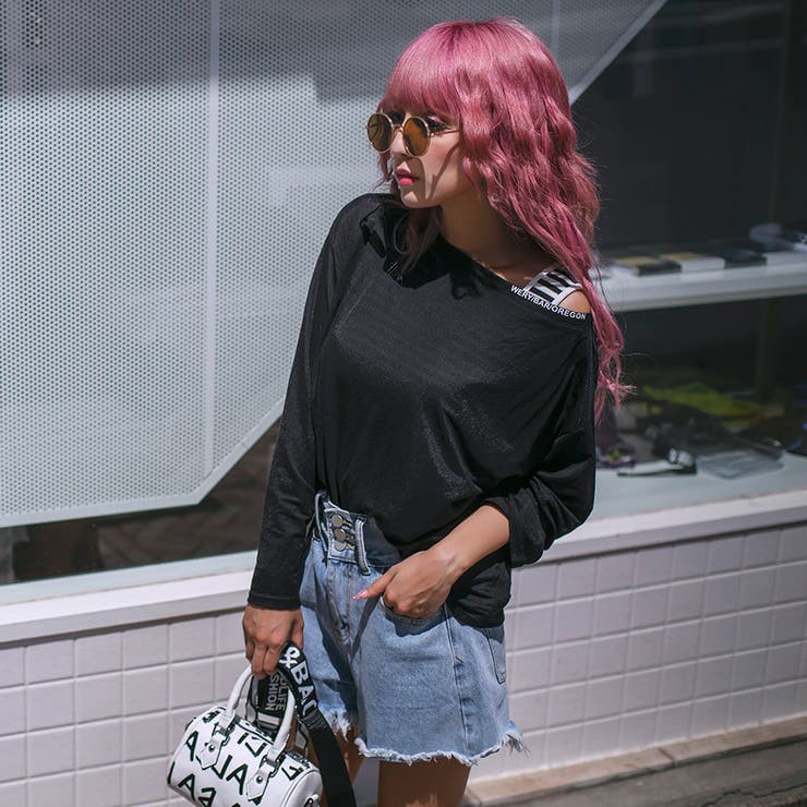 ブラック | ボートネックバック英字カッティングTシャツ | LAYLA