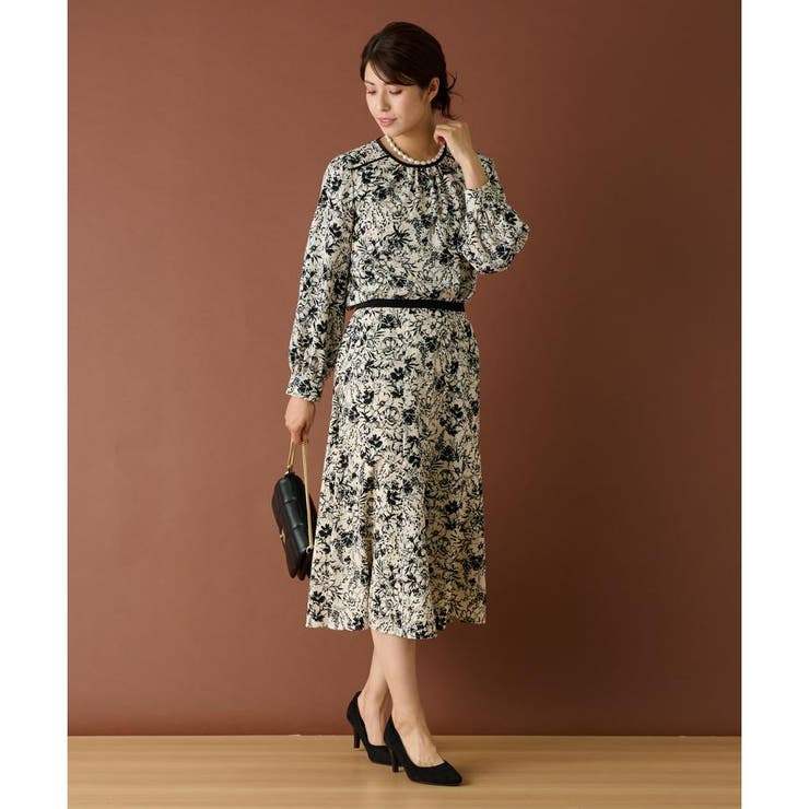 レリアンLeilian 洗えるモノトーンフラワー柄ワンピース Leilian WHITE