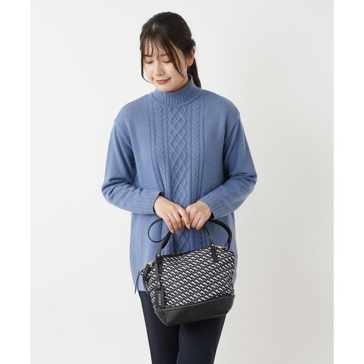 幾何学模様の青いハンドバッグ 幾何学模様の青いハンドバッグ