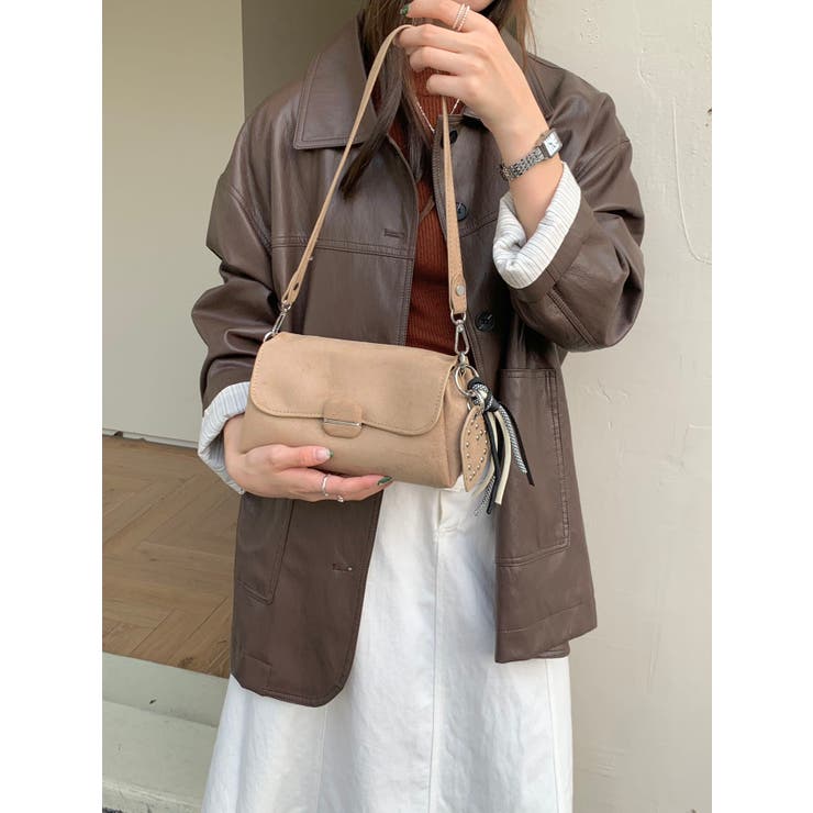 BEIGE | ハートチャーム付きスウェードハンドバック | LETee