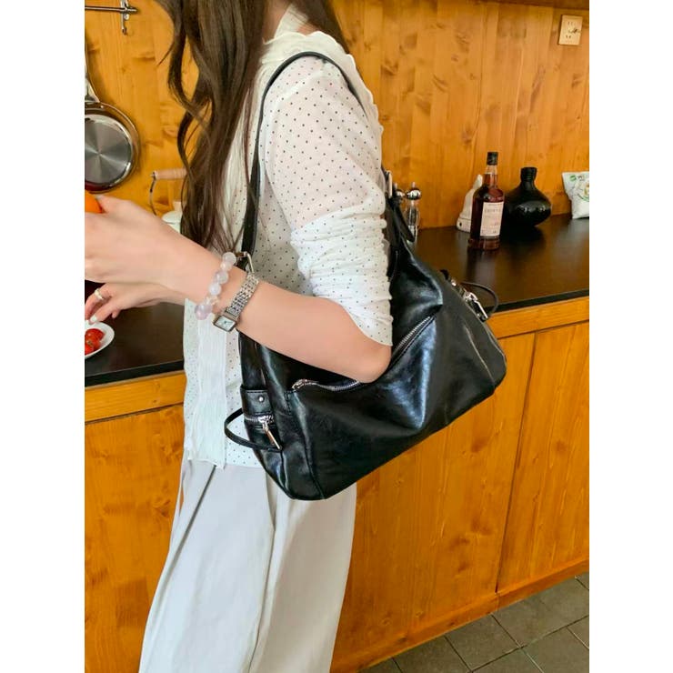 BLACK | 合皮ショルダーバッグ | LETee