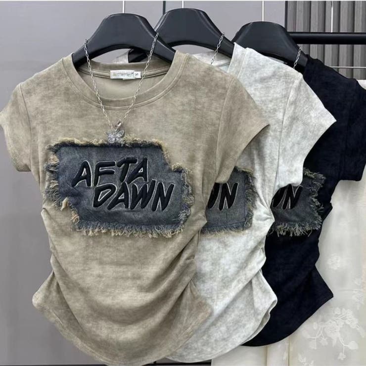BEIGE | デニムワッペン サイドシャーリングトップス/刺繍ロゴ/ショート丈 | LETee