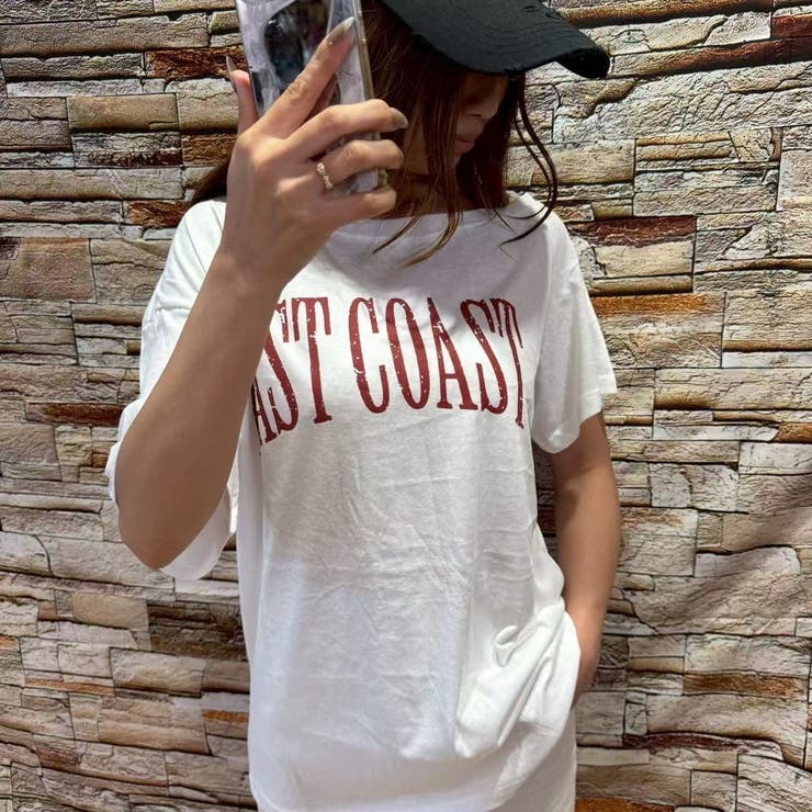 WHITE | ロゴプリントワンショルダー風カットソートップス/肩ひも付き | LETee