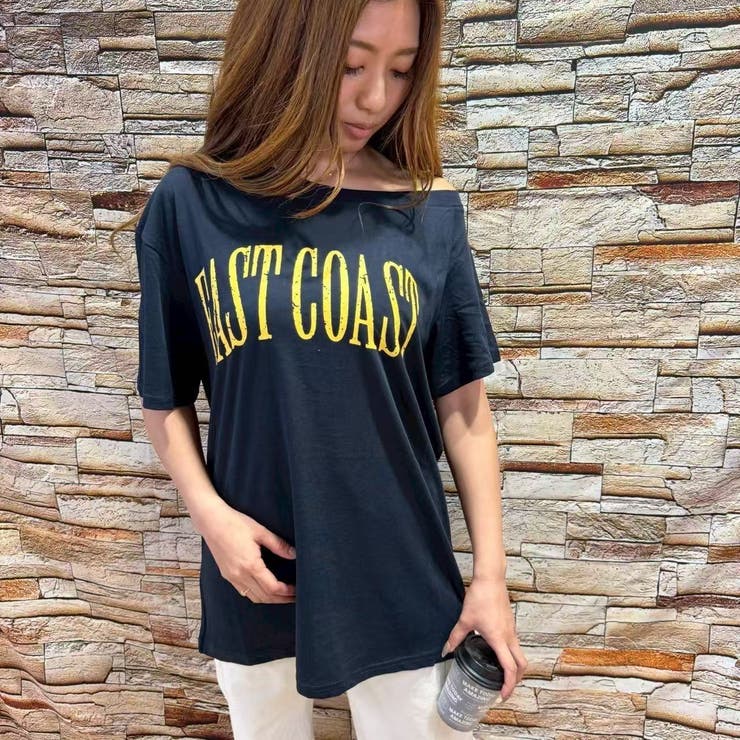 NAVY | ロゴプリントワンショルダー風カットソートップス/肩ひも付き | LETee