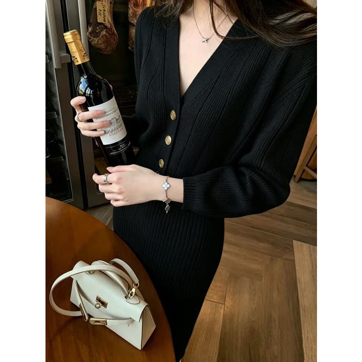 BLACK | Vネックフロントボタンリブニットカーディガン＆ロングスカートセットアップ | LETee
