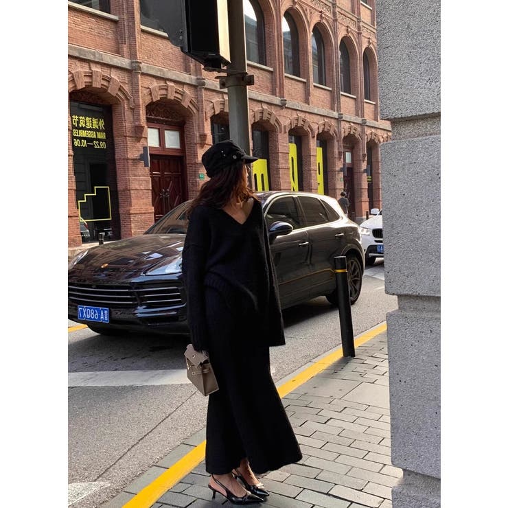 BLACK | Ｖネックプルオーバー＆マーメイドスカート ニットスーツ | LETee