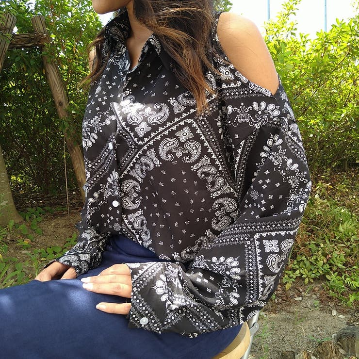 BLACK | バンダナ柄ショルダーオープンシャツ ゆったり リラックス | Lips