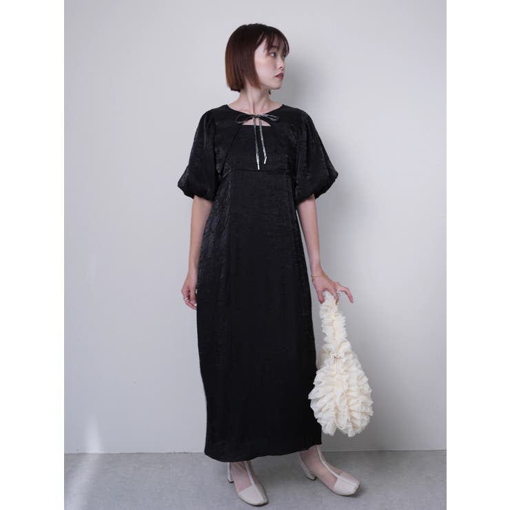 TO BE CHIC フリルワンピース 46 ブラック系 リボン（メタリック