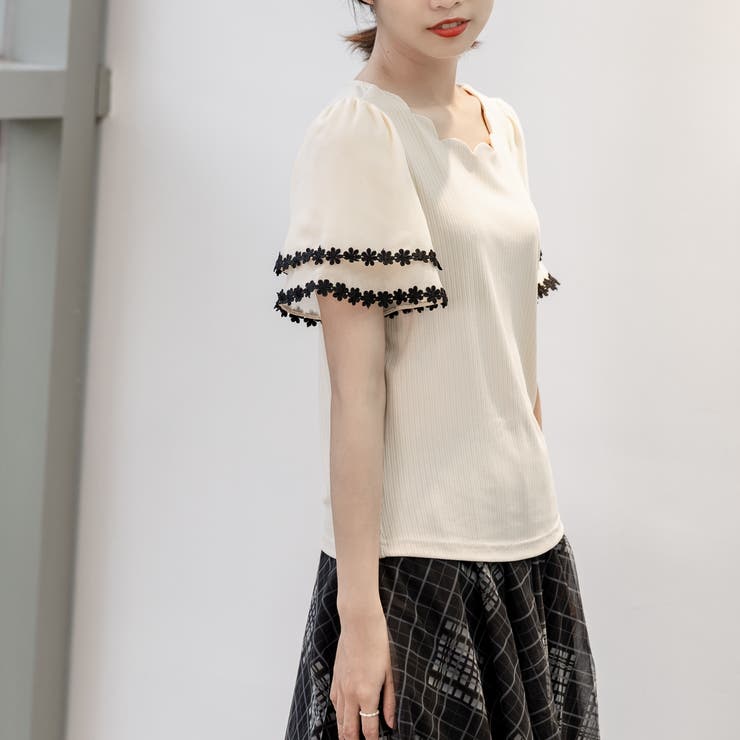 花柄刺繍フレア袖トップス[品番：LVLW0000321]｜Frenchic