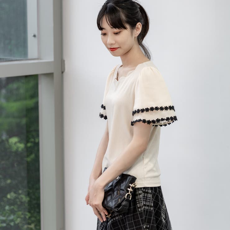 花柄刺繍フレア袖トップス[品番：LVLW0000321]｜Frenchic