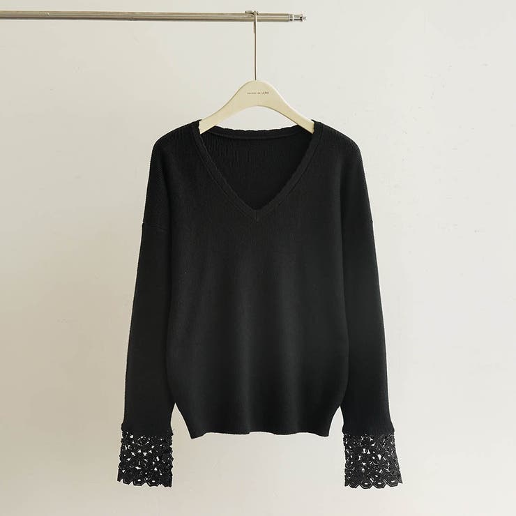 袖口の花柄レースがコーデのアクセントになるVネックニット ニットプルオーバー リ… | maison de LATIR | 詳細画像7 