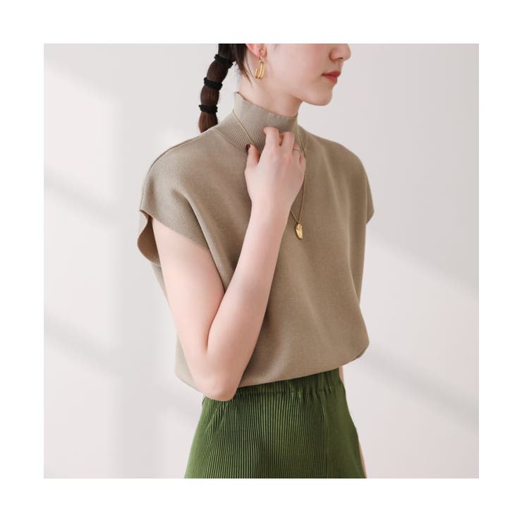 シンプルなデザインが上品なフレンチスリーブハイネックニットトップス モックネック | maison de LATIR | 詳細画像12 