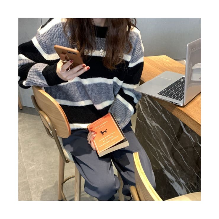 配色がオシャレなオーバーサイズボーダーニット　ラウンドネック　秋冬　セーター　ストライプ　レトロ　ルーズ　大人可愛い　カジュアル