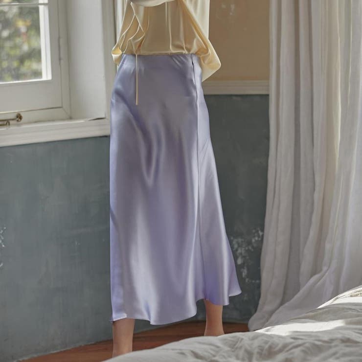 大人の余裕を感じさせるサテンマーメイドロングスカート フレア