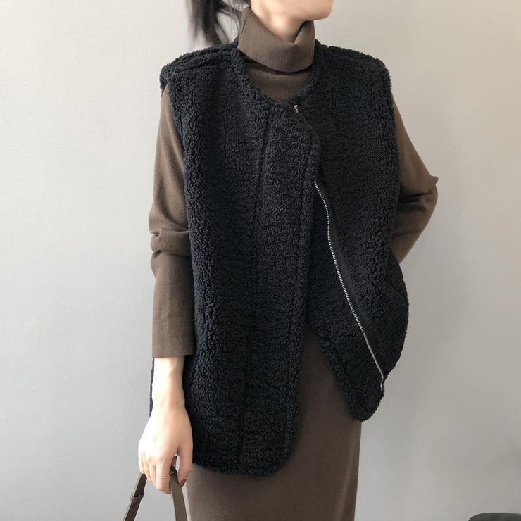 ブラック | トレンド感のある大人カジュアルに仕上げるムートン風リバーシブルジレ ベスト ボア | maison de LATIR