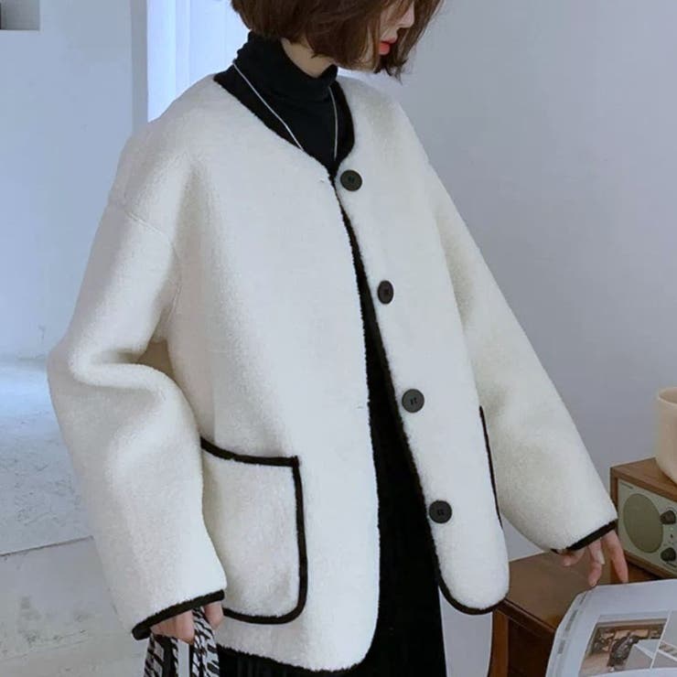 ホワイト | あったかトレンドデザインのパイピングノーカラーボアジャケット ボアコート | maison de LATIR