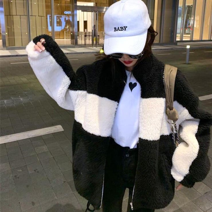 ブラック | 配色がクールでキャッチーなバイカラーボアジャケット ショートジャケット 羽織り | maison de LATIR