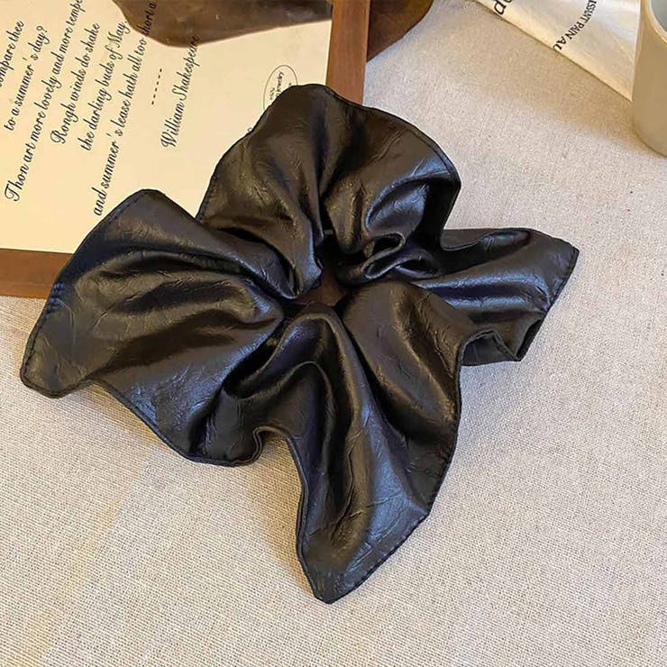 後ろ姿を華やかにするシュシュ 上品 ツヤ感 | maison de LATIR | 詳細画像11 