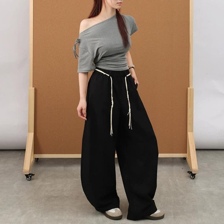 今っぽい着こなしが叶うカーブワイドパンツ レディース ルーズシルエット | maison de LATIR | 詳細画像2 