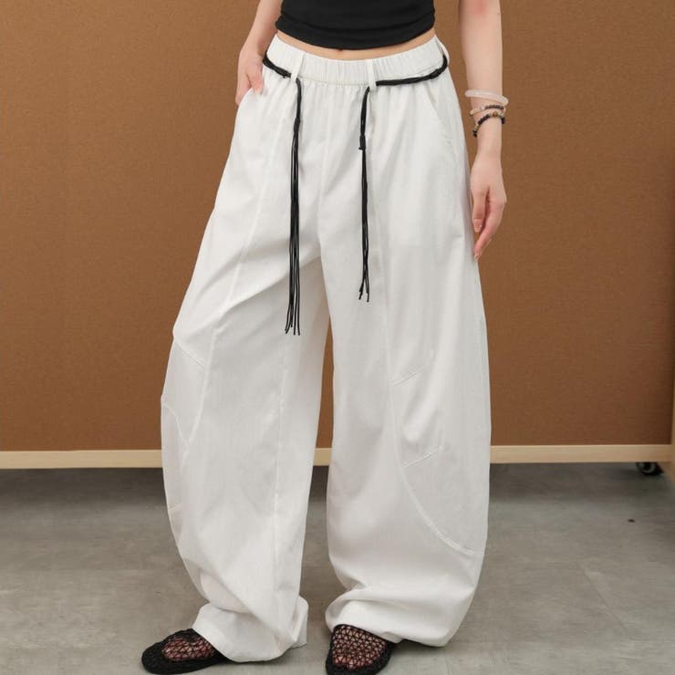 ホワイト | 今っぽい着こなしが叶うカーブワイドパンツ レディース ルーズシルエット | maison de LATIR