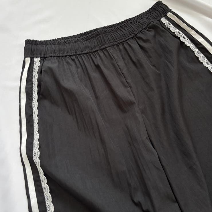 ラクなのにおしゃれ見えする夏服ナイロンワイドパンツ。サイドラインレースワイドパン… | maison de LATIR | 詳細画像13 