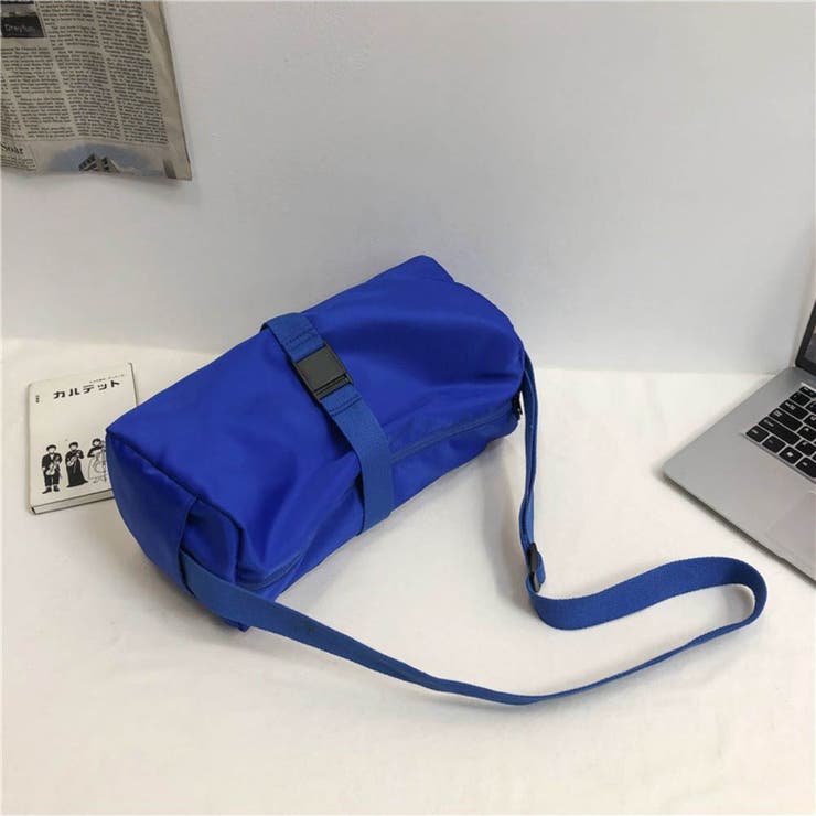 ブルー | カジュアルで使いやすいメッセンジャーバッグ カジュアル 大きめ | maison de LATIR