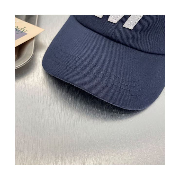 コーデのワンポイントに最適なM字ロゴキャップ ベースボール