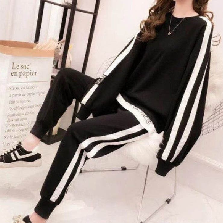 背中のロゴプリントがポイントのスウェットセットアップ スウェット