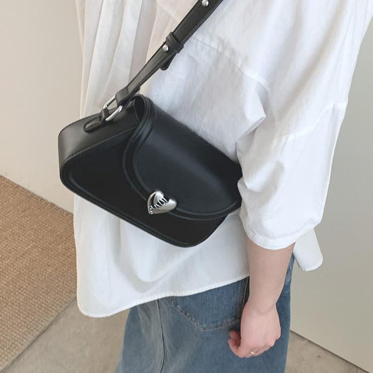 ハートのついたコロンと可愛いショルダーバッグ 2way ハート