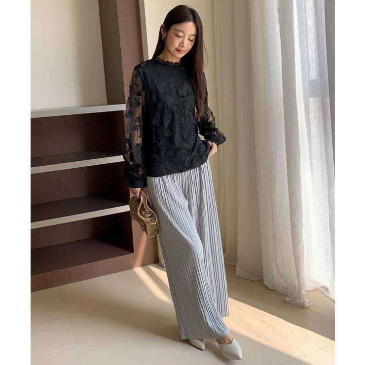 華やかな存在感を漂わせるフラワー刺繍レース長袖ブラウス ハイネック 裏地付き | maison de LATIR | 詳細画像4 