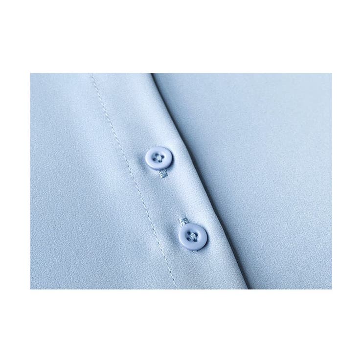 幅広い着こなしが楽しめるシンプルボタンデザインシャツ 秋 無地 | maison de LATIR | 詳細画像13 