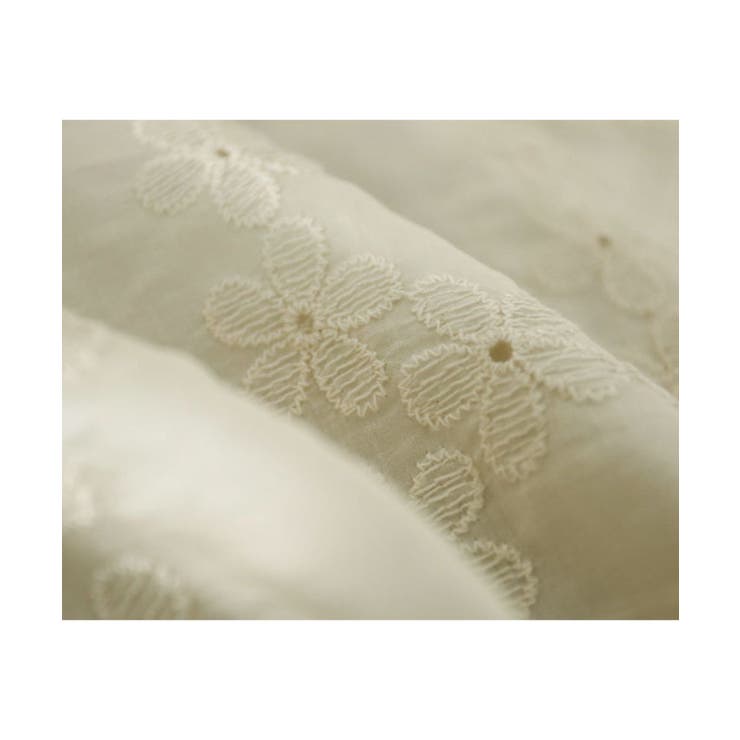 程よい透け感が上品なスカラップ刺繍花柄ブラウス シフォンシャツ 春 | maison de LATIR | 詳細画像10 