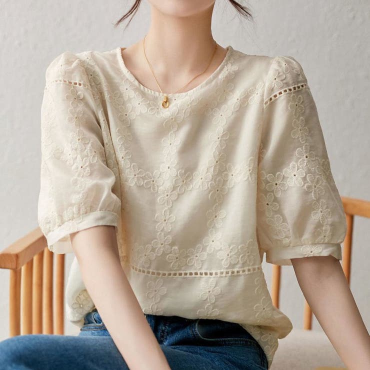 程よい透け感が上品なスカラップ刺繍花柄ブラウス シフォンシャツ 春 | maison de LATIR | 詳細画像1 