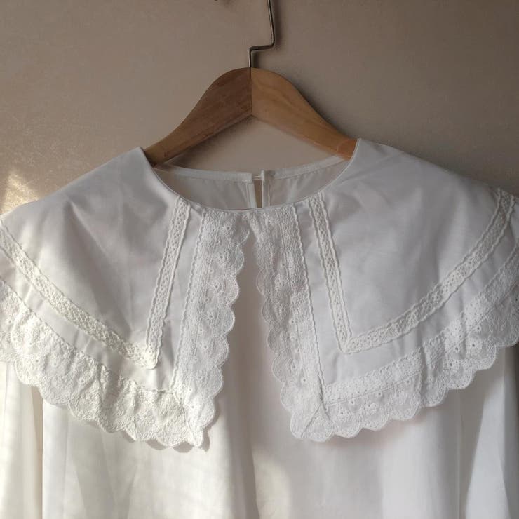 トレンド感たっぷりの大きめレース襟のブラウス ビッグ襟 レース襟