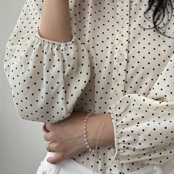 上品さと可愛さをそなえたノーカラーピンドット柄ブラウス 長袖 冬 | maison de LATIR | 詳細画像13 